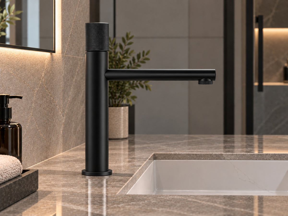 Mitigeur lavabo laiton poignée moletée noir mat – mise en situation sur lavabo