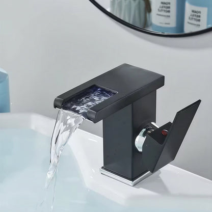 Robinet lavabo chromé - détail bec